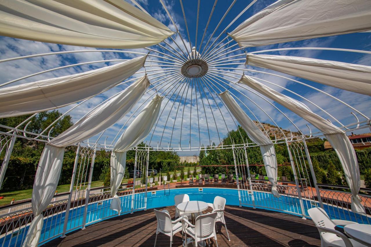 Hotel Legjenda Shkodër 외부 사진
