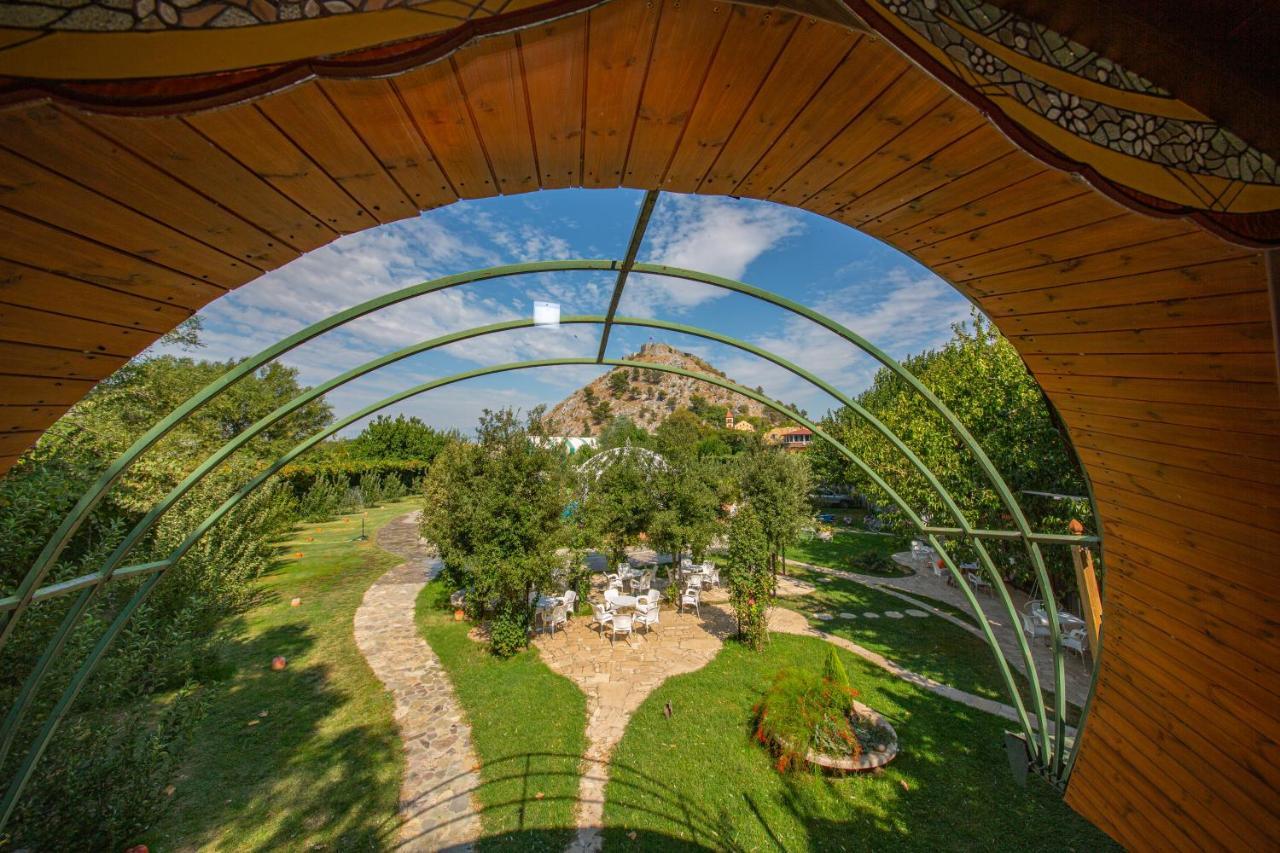 Hotel Legjenda Shkodër 외부 사진