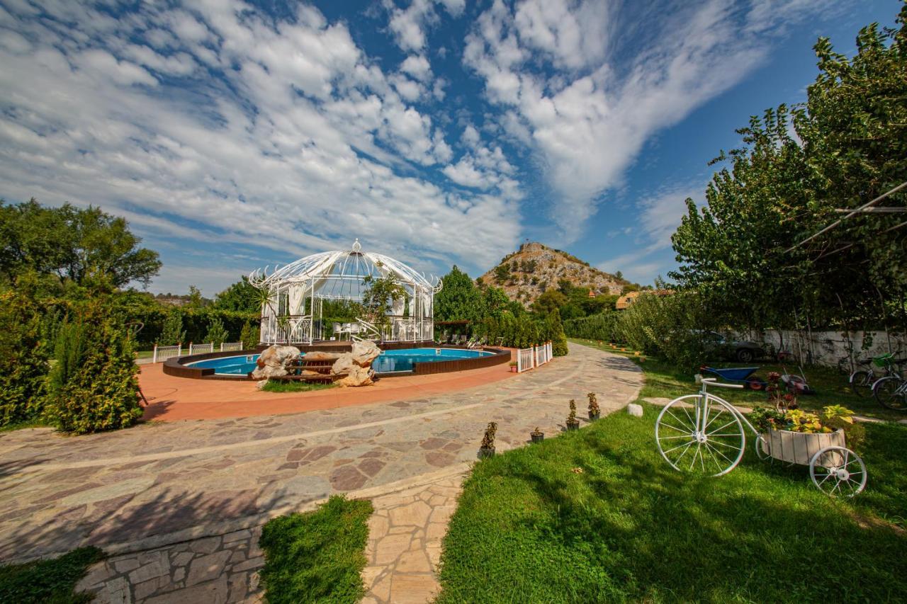 Hotel Legjenda Shkodër 외부 사진